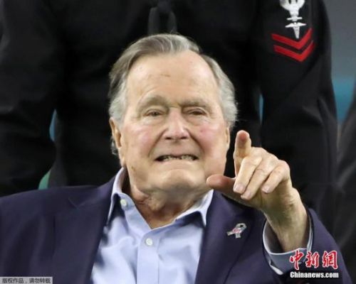 25գȹھ롱˹ؾУ곤ǰͳϲʲ(George H. W. Bush)ЯӰŰ(Barbara Bush)ࡣ